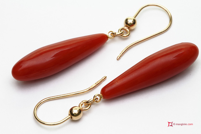 Dettaglio - Details MAXGIOIE - Orecchini Corallo rosso Extra goccia 7¾x28½mm in Oro 18K