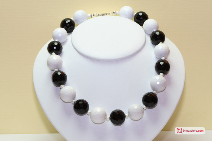 MAXGIOIE - Collana Agata nera e bianca faccettata pallini 20mm in Argento