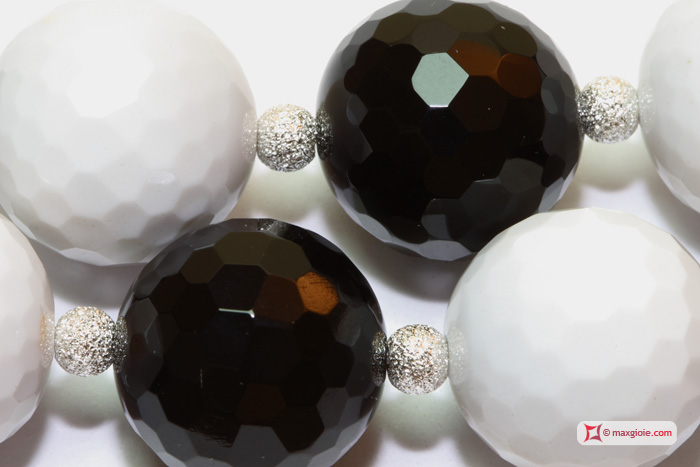 MAXGIOIE - Collana Agata nera e bianca faccettata pallini 20mm in Argento