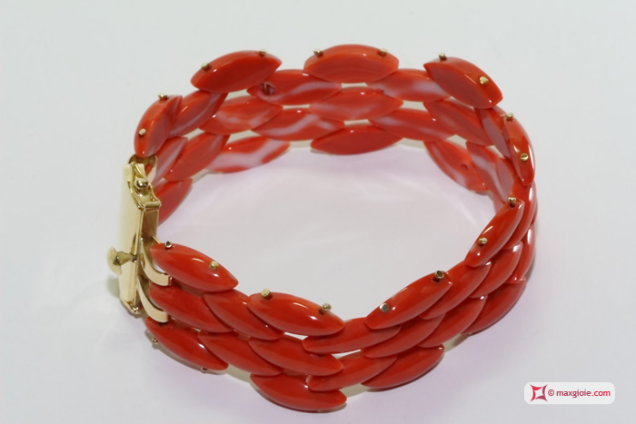 MAXGIOIE - Bracciale Corallo rosso Extra Cerasuolo navetta 3 file in Oro giallo 18K
