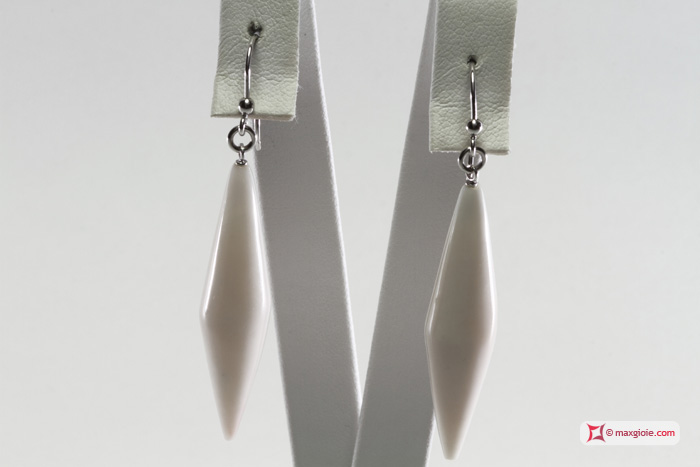 MAXGIOIE - Orecchini Corallo bianco Extra galleggiante 10x42mm in Oro 18K