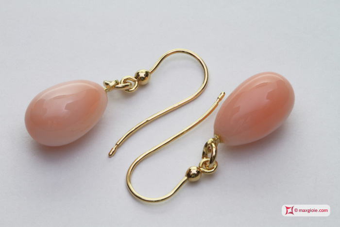 Dettaglio - Details MAXGIOIE - Orecchini Corallo rosa Extra poire 8x12mm in Oro 18K