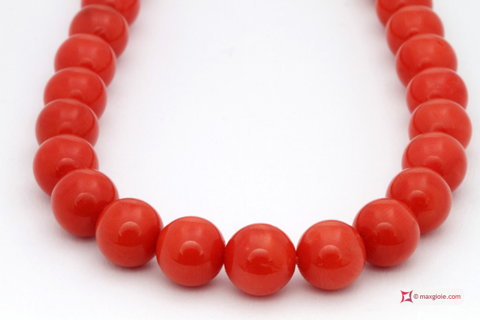 MAXGIOIE - Collana Corallo rosso Extra Light Color pallini 7½-8mm in Oro 18K
