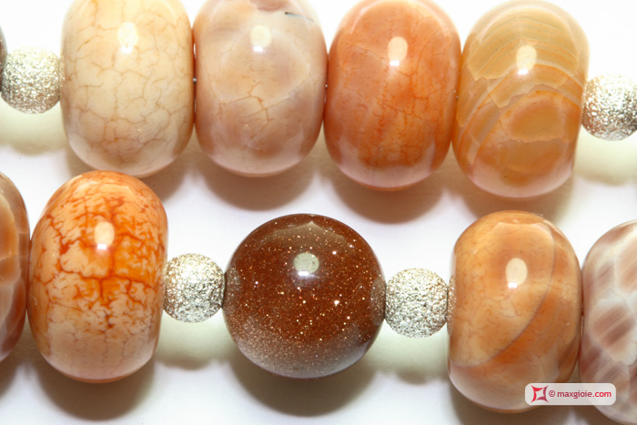 Macrofotografia - Macro Photography MAXGIOIE - Collana Shaped Stone Orange a rondelle e Gold Stone