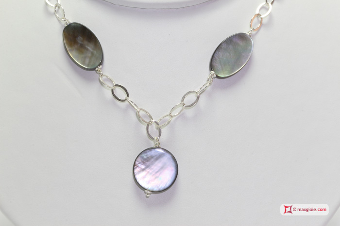 Dettaglio - Details MAXGIOIE - Collana e Orecchini Madreperla ovale in Argento