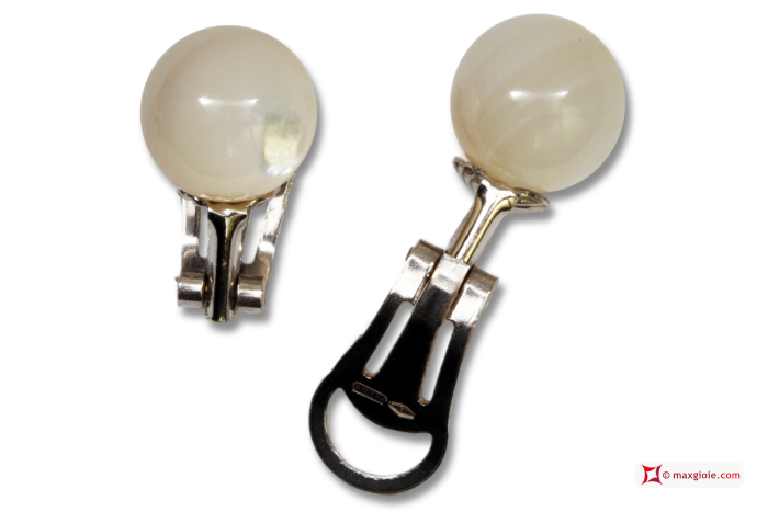 Vista Ulteriore - Additional View MAXGIOIE - Orecchini Madreperla Extra 10mm in Oro 18K clip