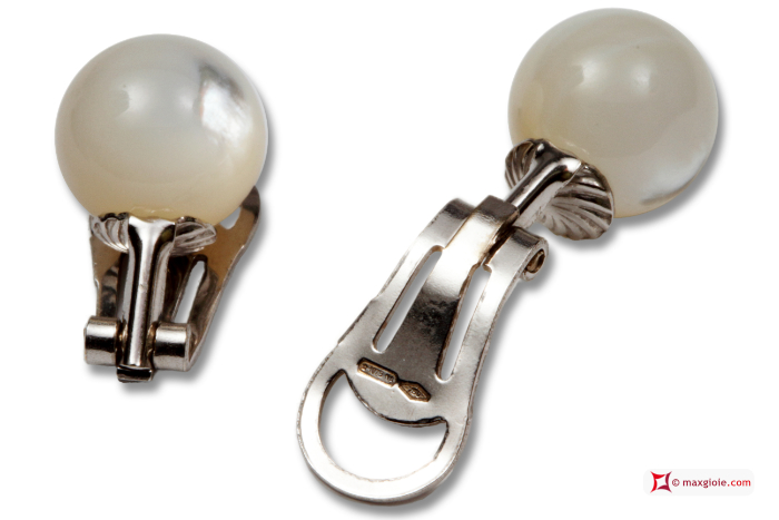 Macrofotografia - Macro Photography MAXGIOIE - Orecchini Madreperla Extra 10mm in Oro 18K clip