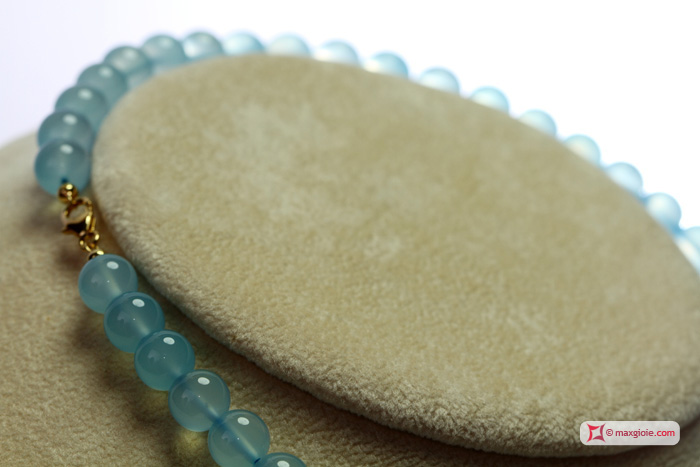 MAXGIOIE - Collana Calcedonio Sea Blue Extra pallini 10mm in Oro 18K