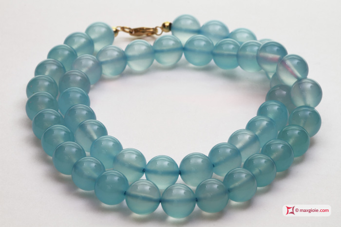 MAXGIOIE - Collana Calcedonio Sea Blue Extra pallini 10mm in Oro 18K