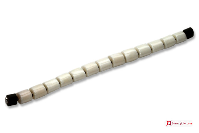 Dettaglio - Details MAXGIOIE - Bracciale Corallo bianco Extra pallini e onice nero