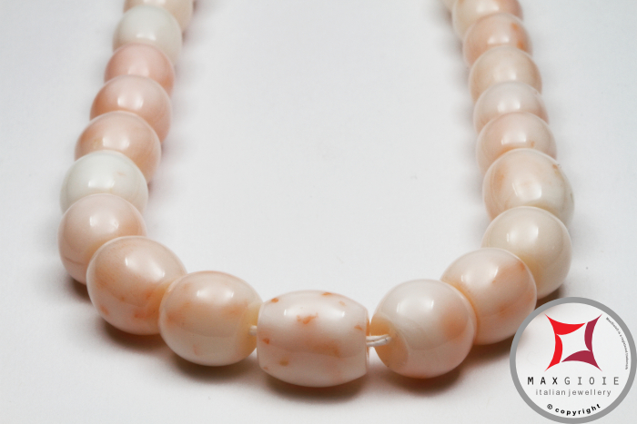 MAXGIOIE - Collana Corallo bianco rosato Extra barilotti graduati 6-10mm in Oro 18K