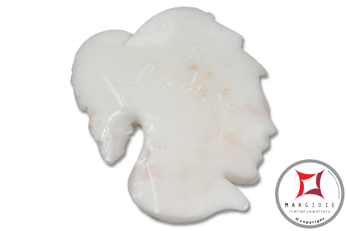 MAXGIOIE - Incisione Artistica Corallo bianco del Pacifico 31x36.6mm