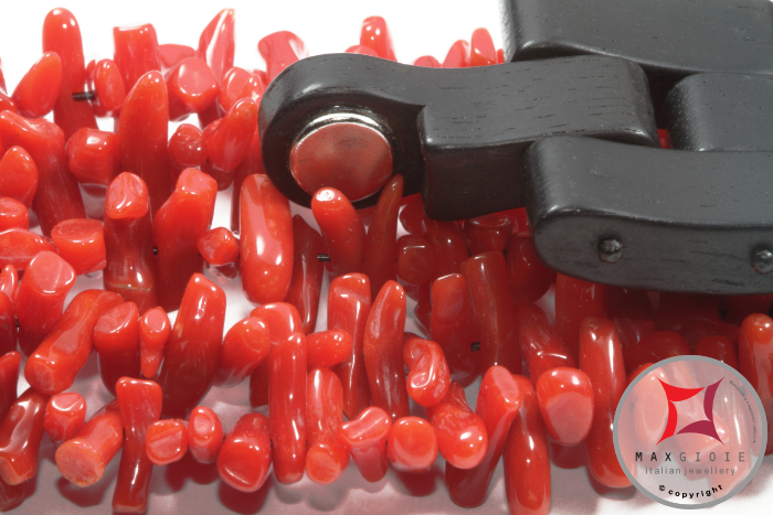 Macrofotografia - Macro Photography MAXGIOIE - Bracciale Corallo rosso ed Ebano spezzatini 5 fili id1009