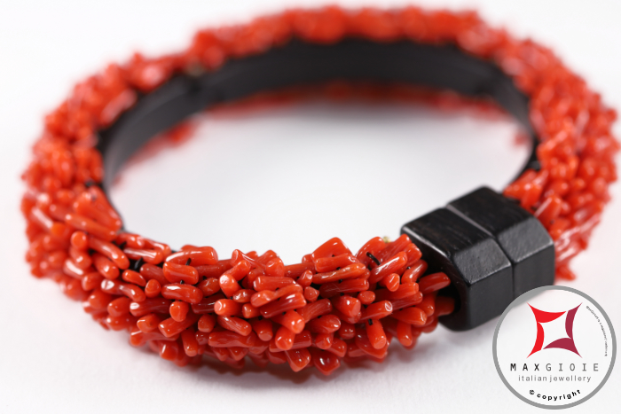 Dettaglio - Details MAXGIOIE - Bracciale Corallo rosso ed Ebano spezzatini 5 fili id1010