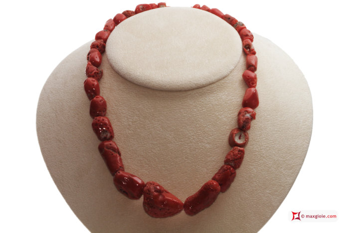 MAXGIOIE - Collana Corallo rosso del Mediterraneo sassi graduati 10-25mm in Oro 18K