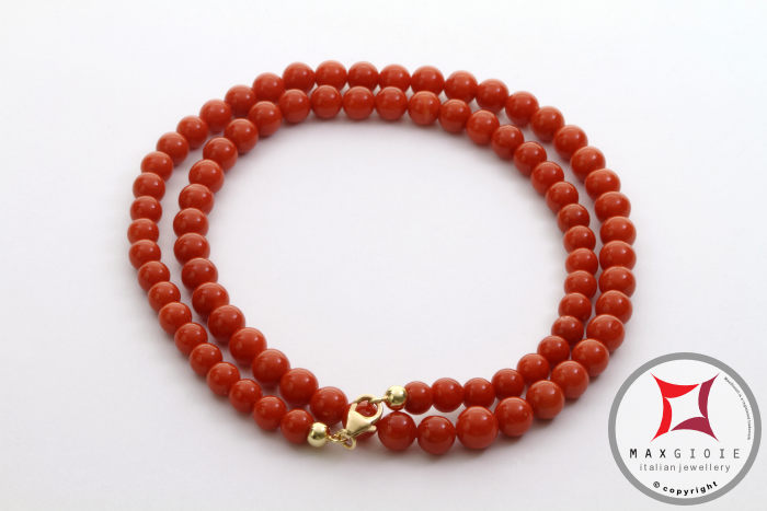 MAXGIOIE - Collana Corallo rosso Extra Dark Color pallini 5½-6mm in Oro 18K
